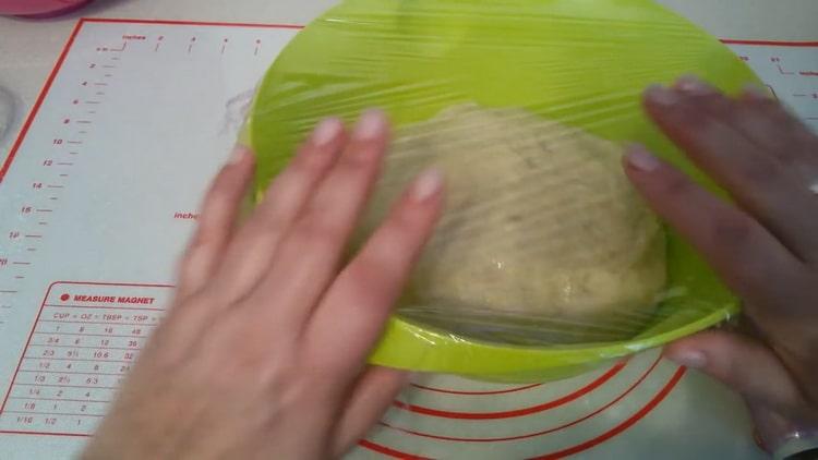 To make rose muffins, place the dough under the film