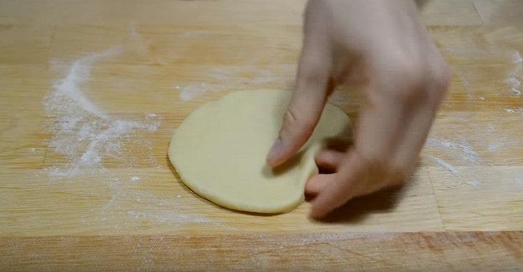 We roll each ball into a round cake.