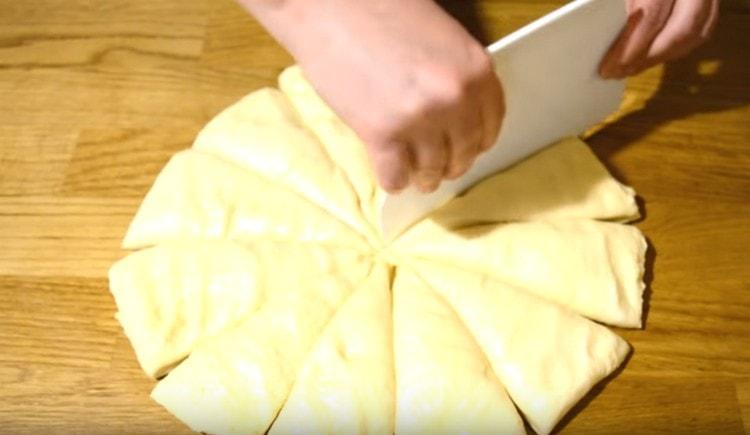 Divide the dough into 12 parts.