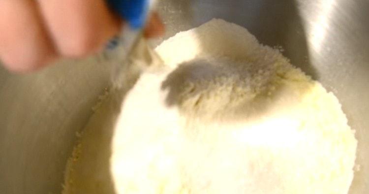 Add sugar and vanilla sugar.