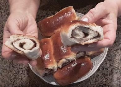 Cooking delicious buns with chocolate according to a step-by-step recipe with a photo.