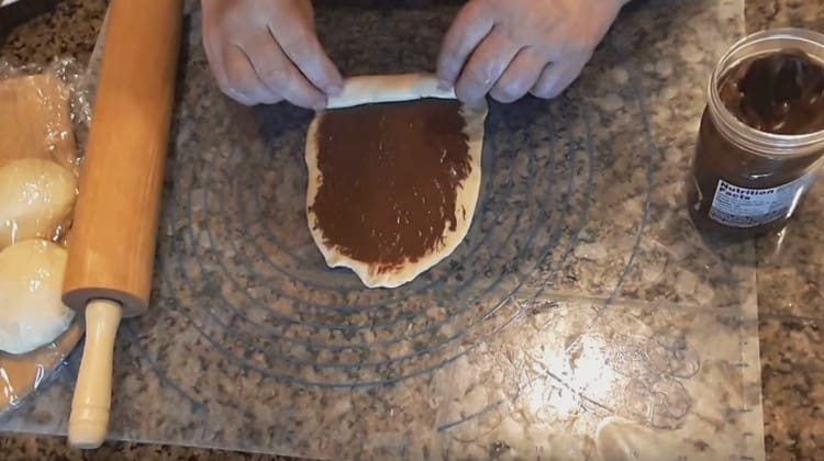 Turn the cakes roll.