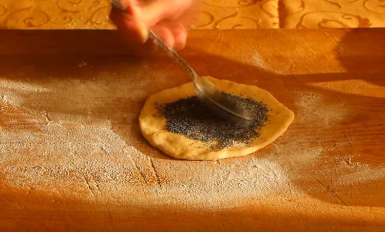 Distribute the filling evenly.