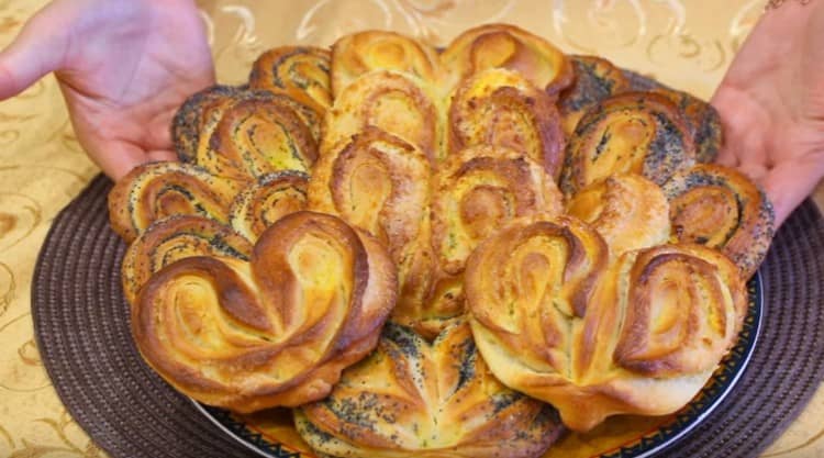 Baking looks very beautiful and appetizing.