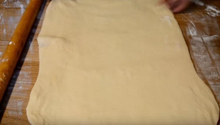 Now roll out the dough well.