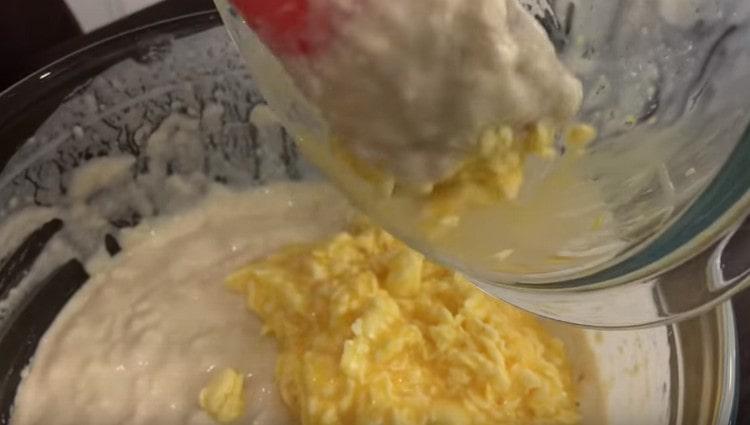 Add the egg-oil mass to the dough.