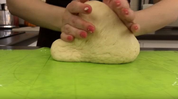 Knead the dough.