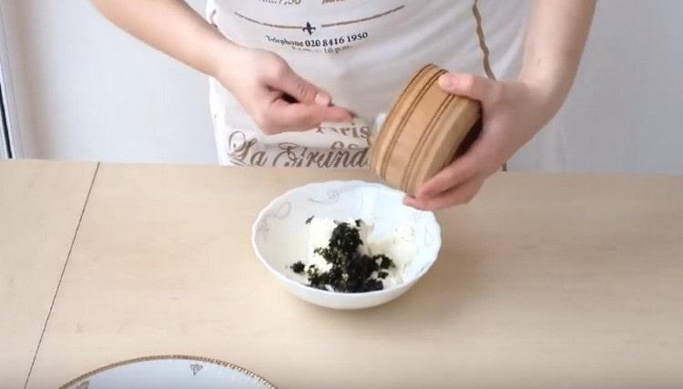 Mix the chopped greens with cheese.