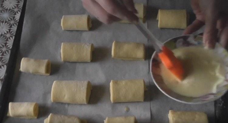 Grease each bun with melted butter.