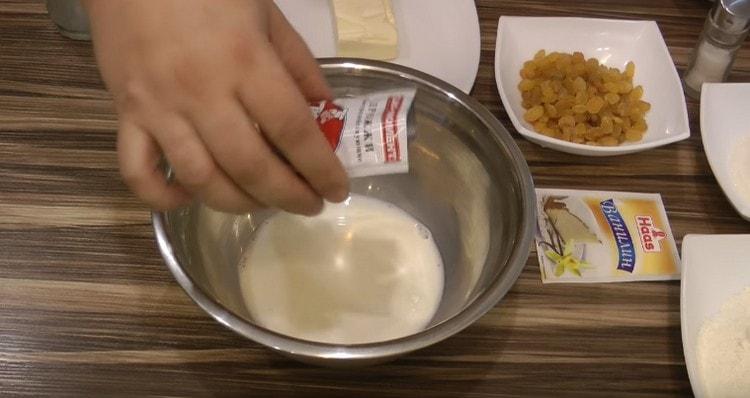 Add yeast to milk.