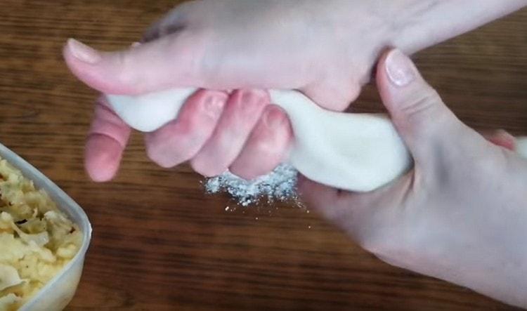 Dividing the dough into 3 parts, we roll each of them into a sausage.