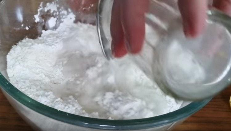 Immediately introduce all the boiling water with oil into the flour.