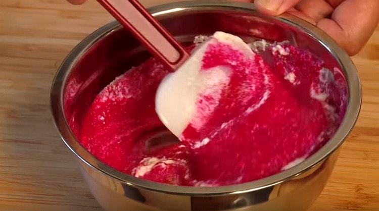 Separate whipping cream, mix them with beetroot mass.