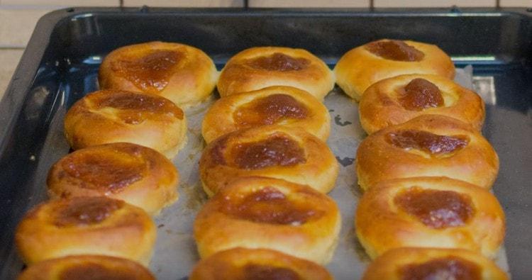 Cheesecakes with jam turned out to be soft, fragrant and very mouth-watering.