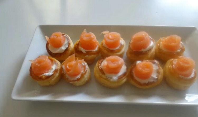 From stripes of red fish we make roses on flounces of flaky pastry.