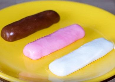 We prepare the perfect icing for rolls according to a step by step recipe with a photo.