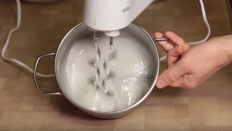 If the mass begins to turn white, the glaze is obtained.