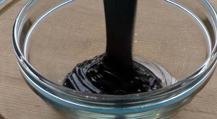 Our simple glaze for eclairs is ready.