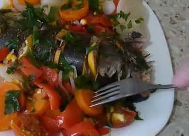 Baked pink salmon with vegetables in the oven - lick your fingers