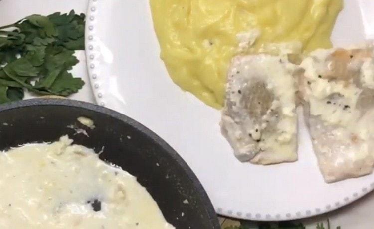 Creamy pink salmon will go well with mashed potatoes.