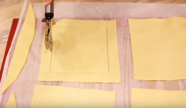 In the center of each blank, we also cut a square.