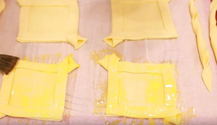 The edges of the dough are greased with a beaten egg.