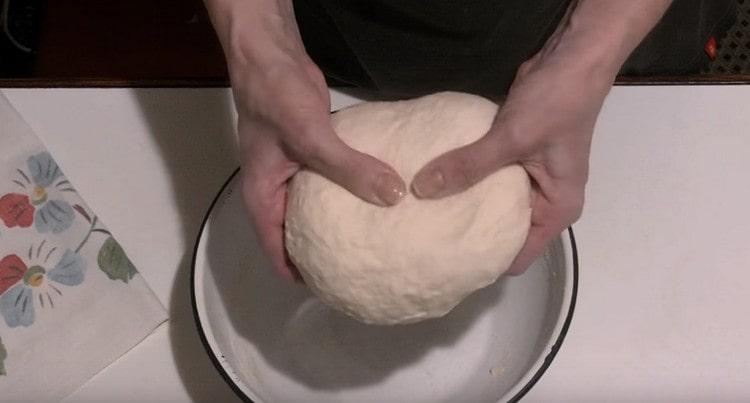 Such a yeast dough for fried pies turns out to be very pliable, it is convenient and simple to work with.