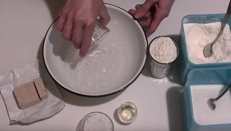 Pour water into a bowl.