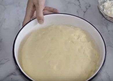 We make the perfect yeast dough for pies in the oven according to the recipe with a photo.
