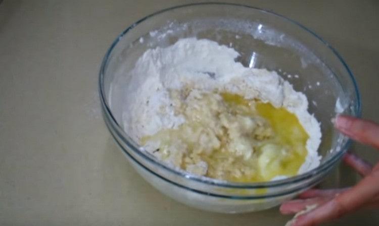 Add vegetable oil to the dough.