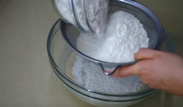 Sift milk into kefir-yeast mass.