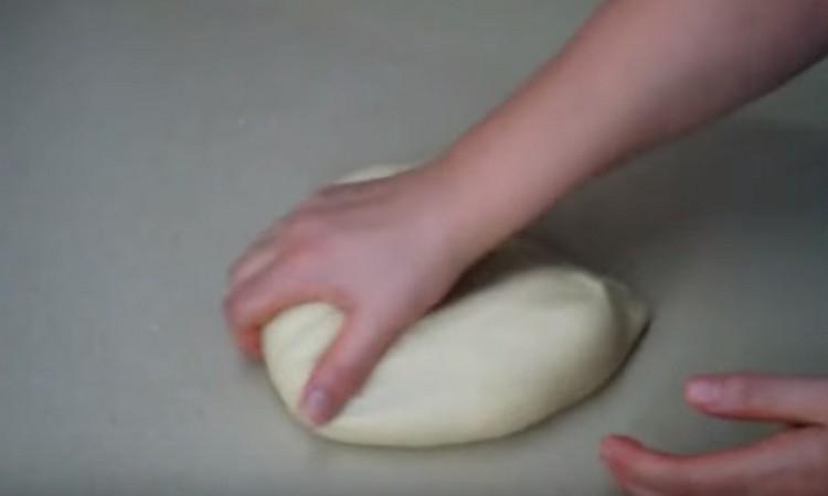 Thoroughly knead the dough on the work surface.