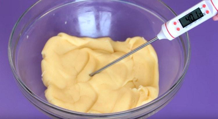 Cool the dough to a temperature of 40 degrees.