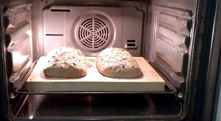 We send our custard to the oven.