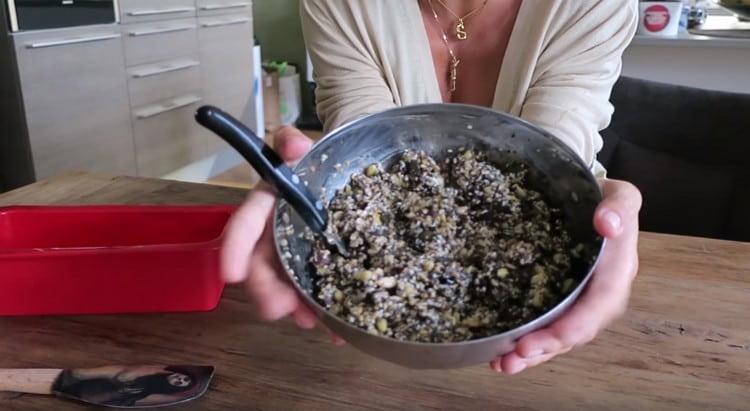 For 10 minutes such a grain mass should be infused, and then it needs to be mixed again.