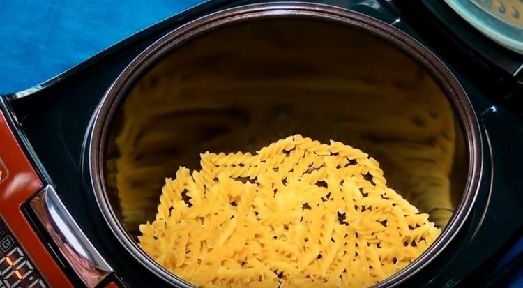 Pour pasta into the multicooker bowl.