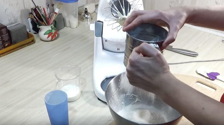 Sift the flour into the oil mass.