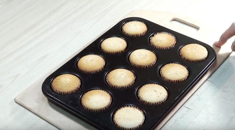 Cupcakes are baked quickly.