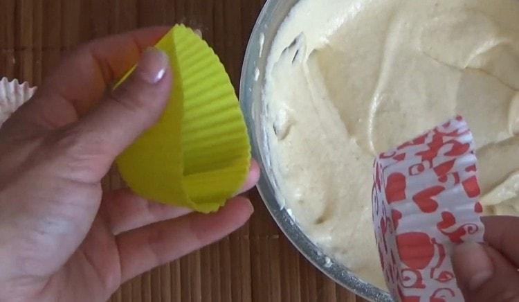 We insert paper blanks into the silicone molds.