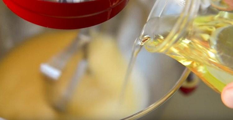 Whisking, we introduce milk and vegetable oil into the egg mass.