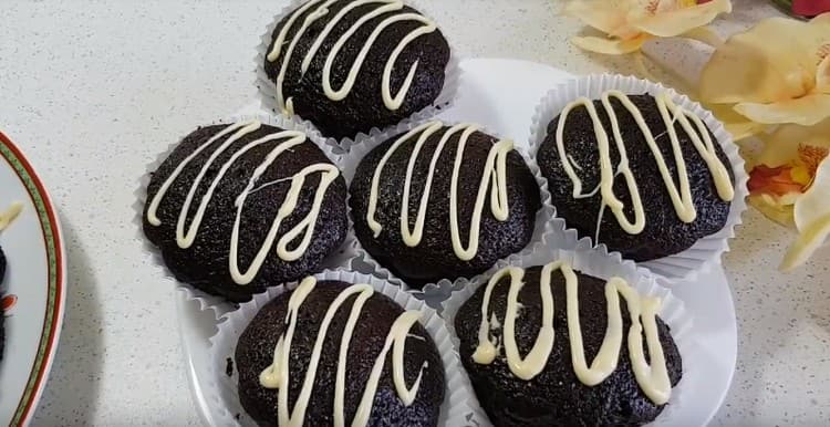 You can decorate such a dessert with melted white chocolate.