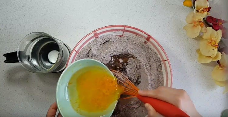 Add orange juice and zest, vegetable oil.