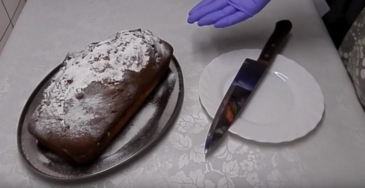 Ready-made pastries can be sprinkled with powdered sugar.