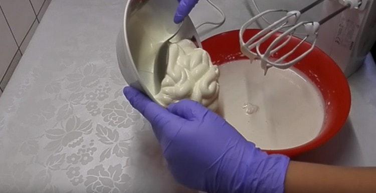 Add mayonnaise to the egg mass and beat it again.