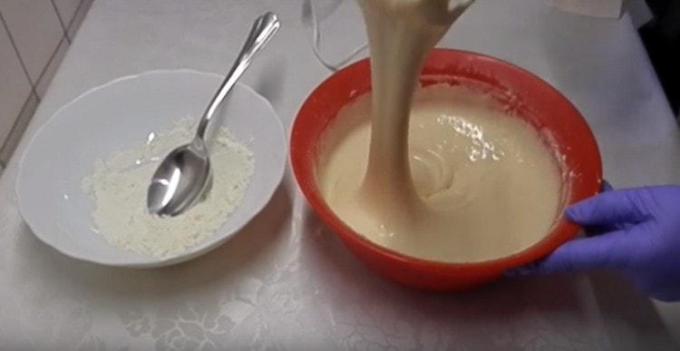 The dough should, by consistency, resemble a mass for the preparation of fritters.