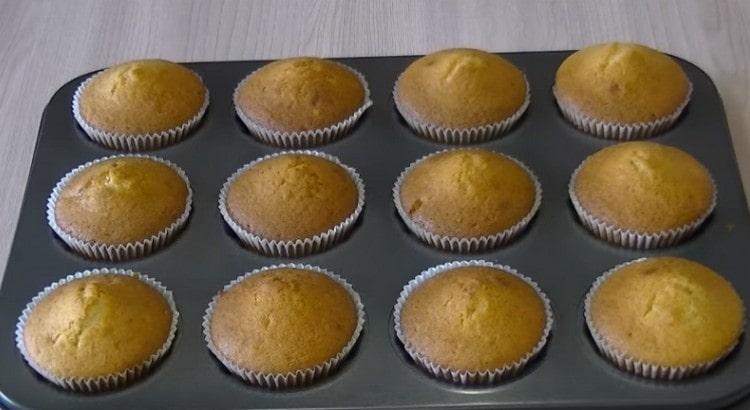 such a cupcake in milk can be made large.