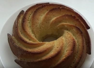 We prepare a delicious cupcake on sour cream according to a step-by-step recipe with a photo.