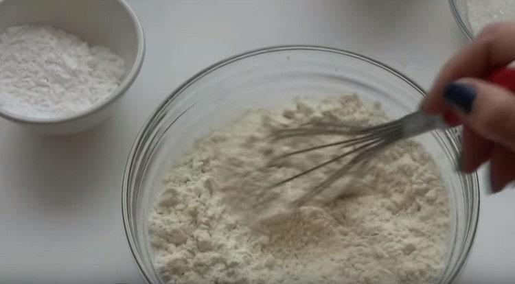 Mix flour with starch.
