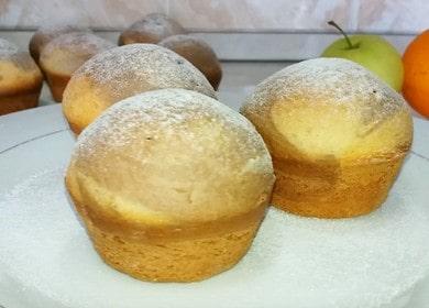 We bake cupcakes on sour cream in silicone molds according to the recipe with a photo.