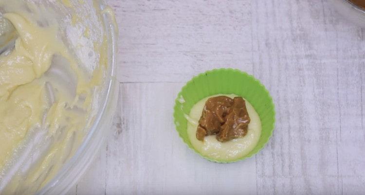 Put a spoonful of condensed milk on the dough.